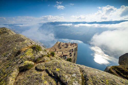 PREIKESTOLEN, 605 METER OVER HAVET. FOTO: PIXABAY