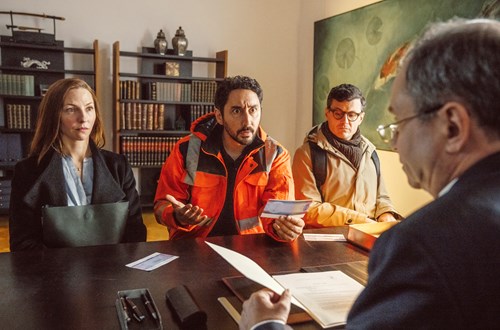 Katharina Schüttler, Eko Fresh og Manuel Rubey  i komedieserien 'Lykkejægerne', Die Glücksspieler på ARD