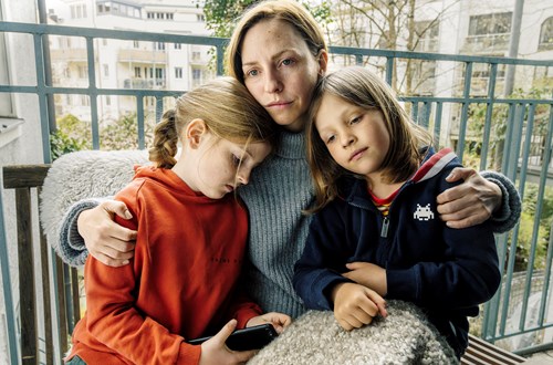 Katharina Schüttler som Ines i komedieserien 'Lykkejægerne', Die Glücksspieler på ARD